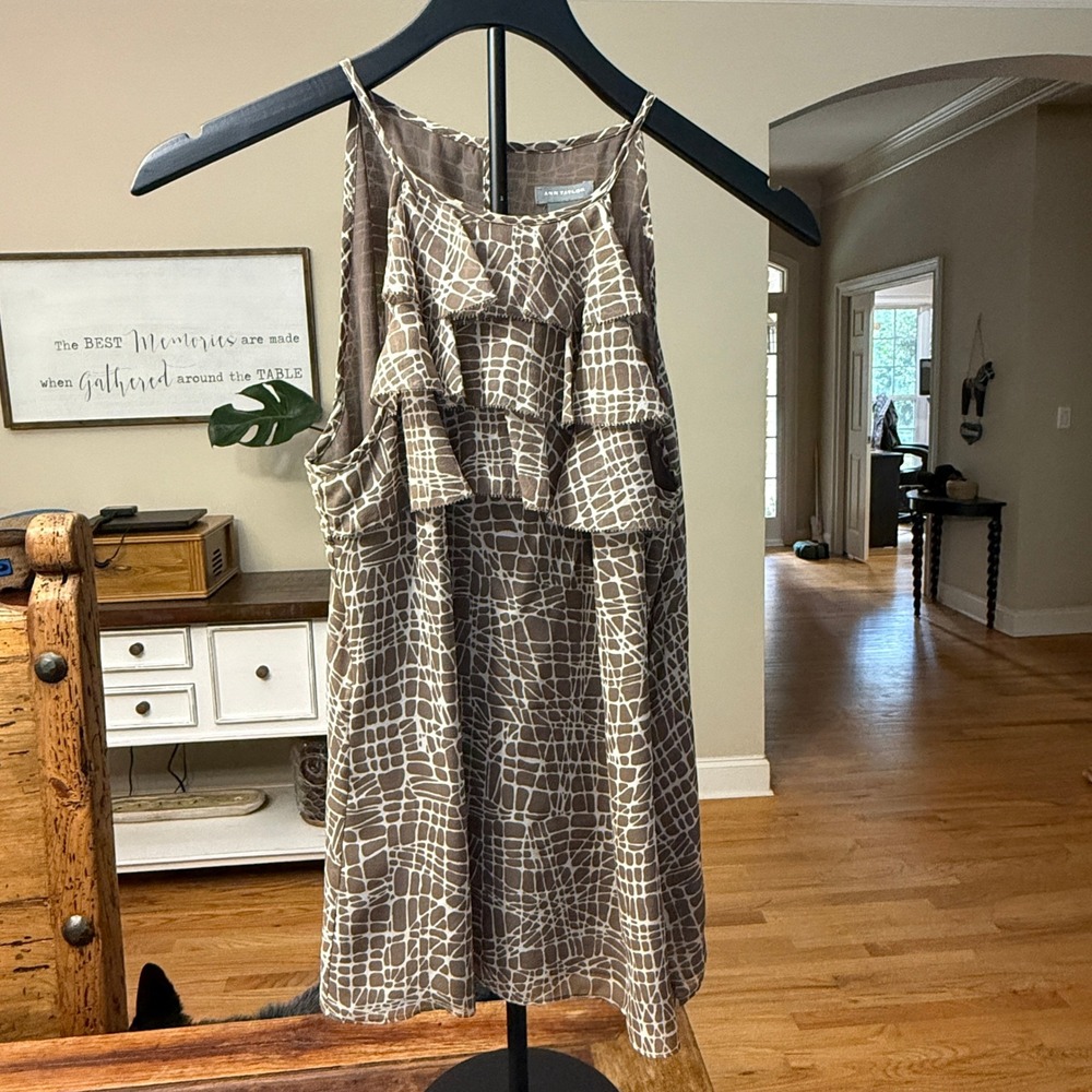 Ann Taylor Silk Ruffle Neck Sleeveless Blouse Brown Abstract Print S feminine